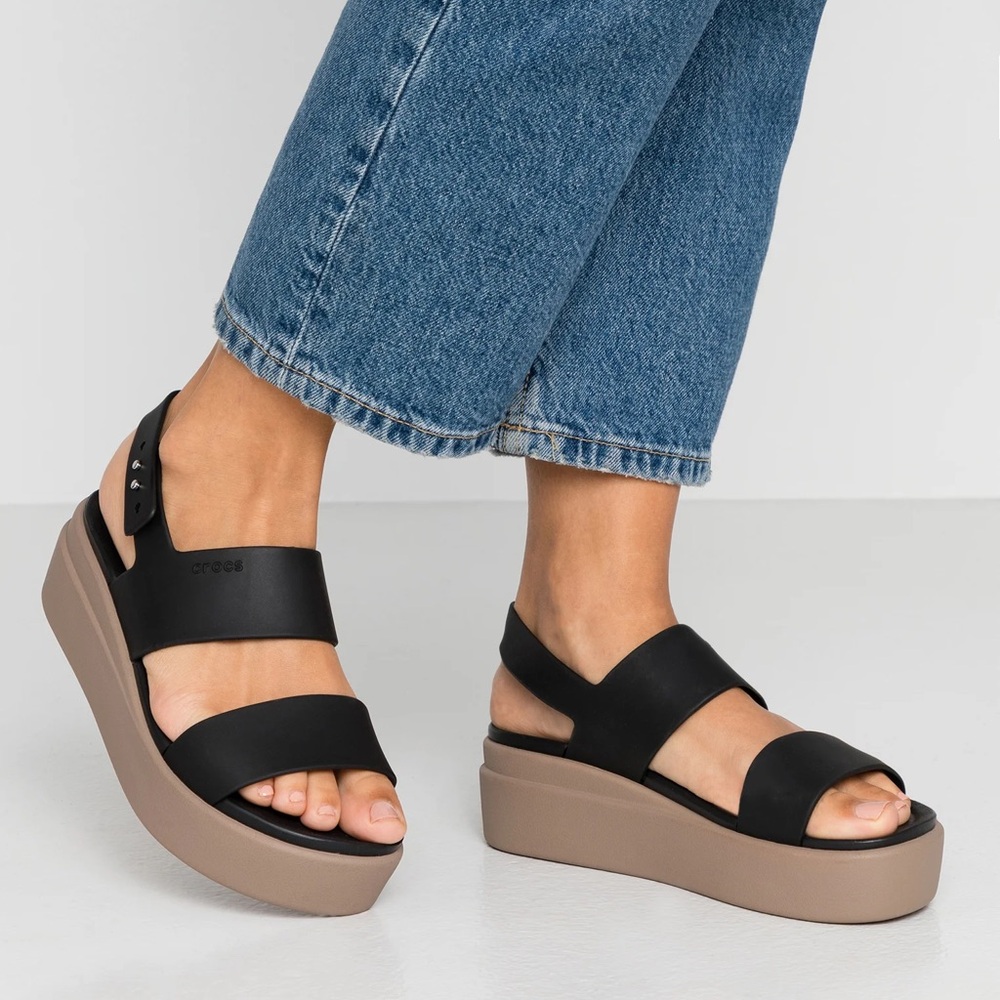 Crocs Brooklyn low wedge Platform Sandals size 9